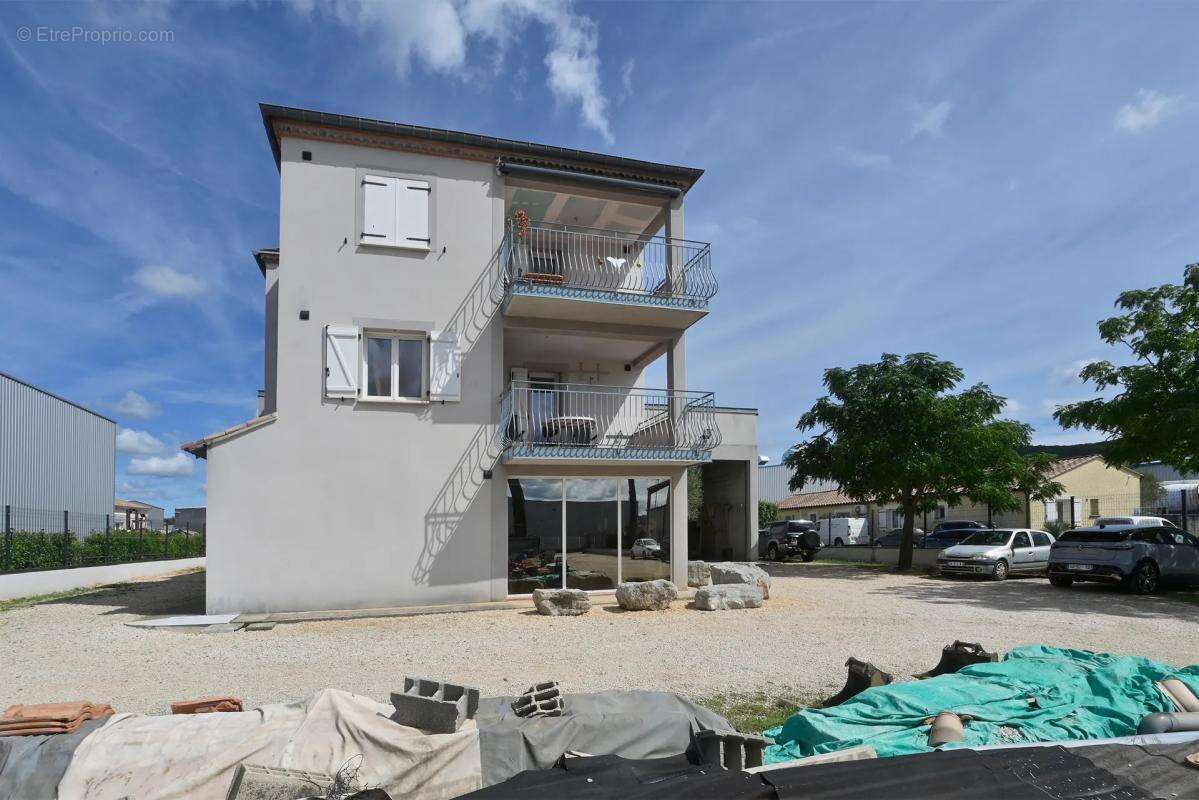 Maison à SAINT-JULIEN-LES-ROSIERS