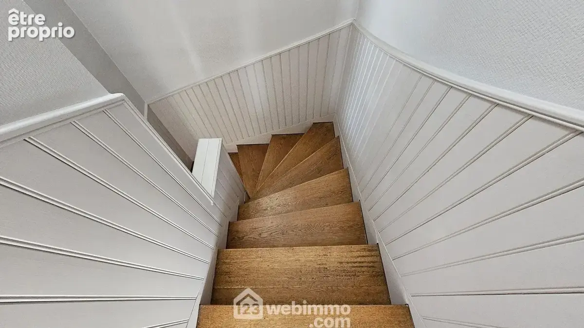 Maintenant direction le 1er étage.