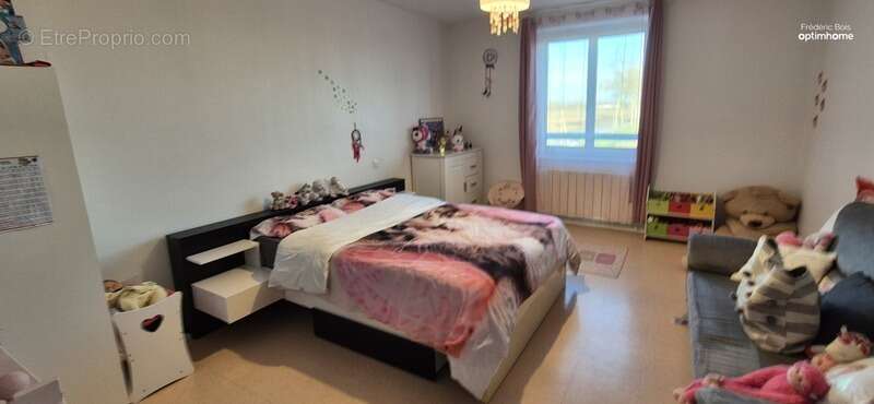 Appartement à NEUVILLE-LES-DAMES