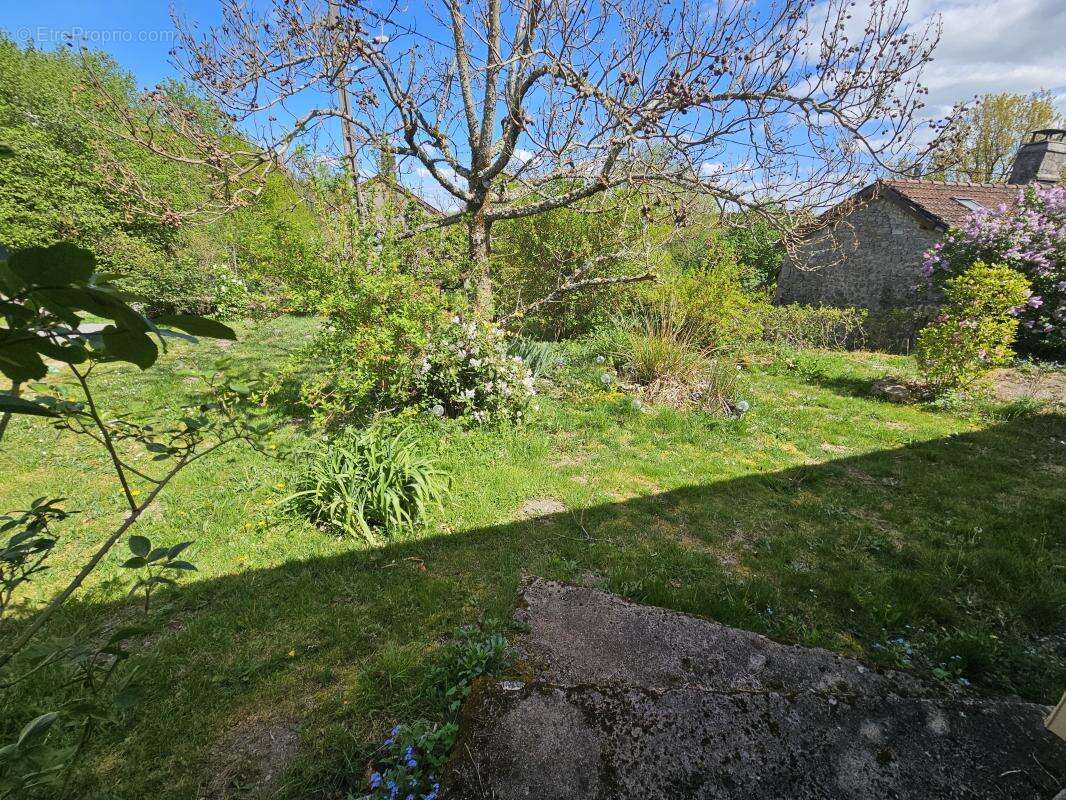Maison à SAINT-YRIEIX-LES-BOIS