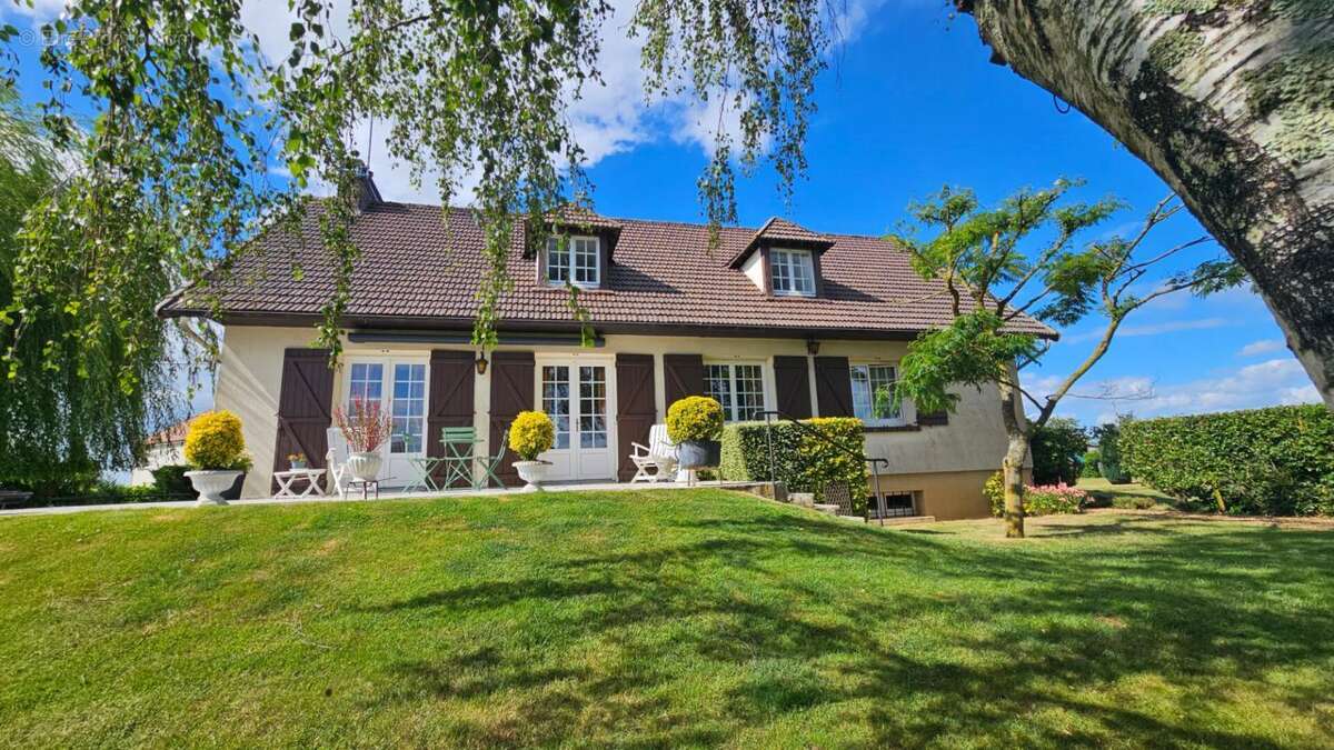 Maison à HOUDAN