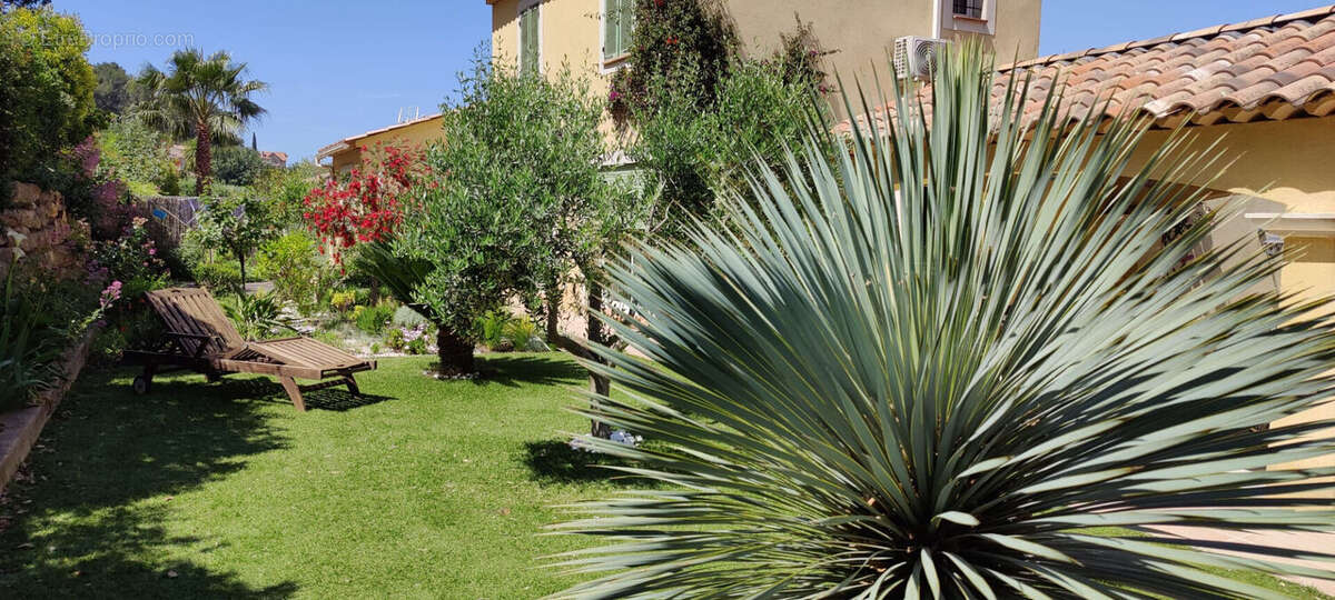 Maison à SAINT-CYR-SUR-MER