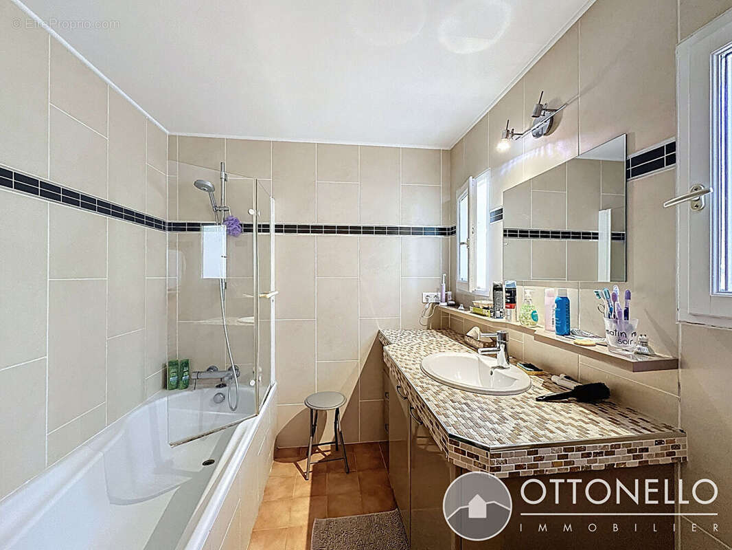 Maison à ROQUEBRUNE-SUR-ARGENS