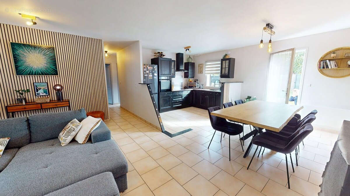 Maison à LES MONTILS