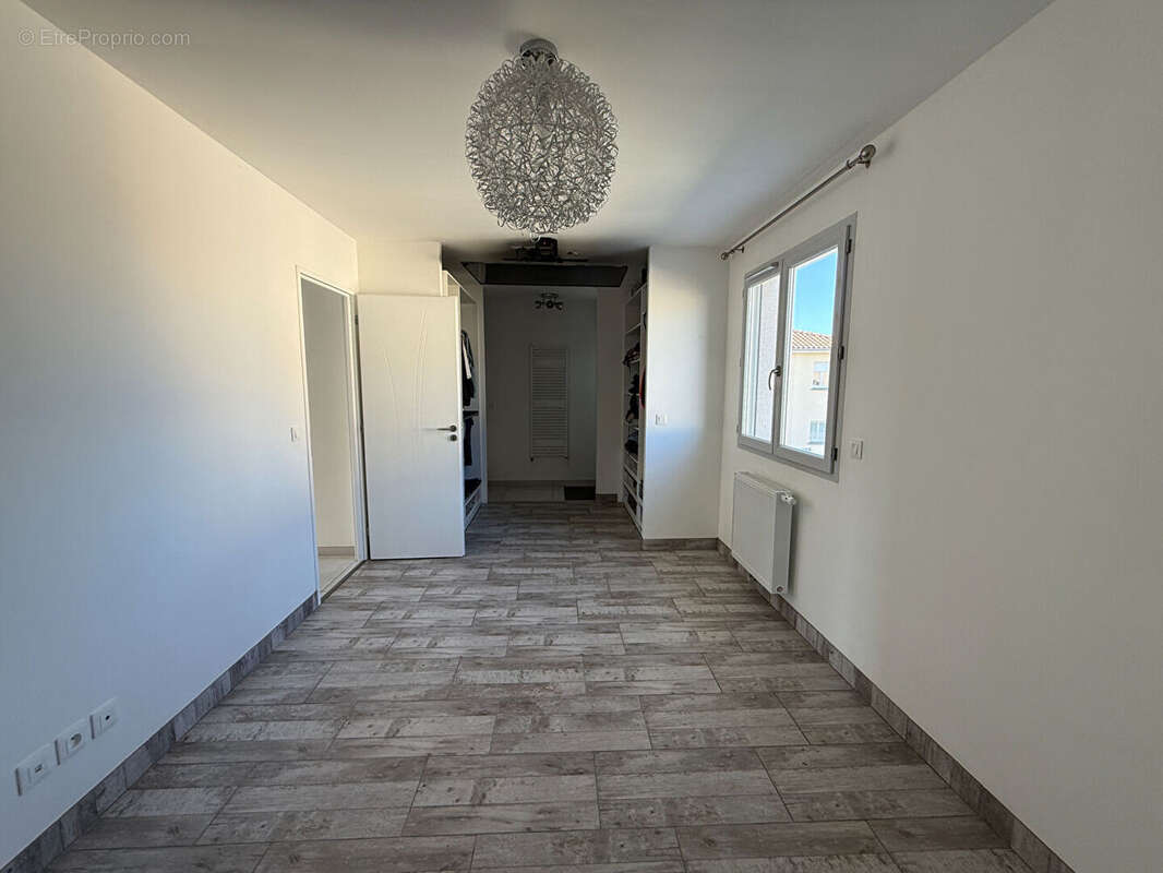 Jolie villa récente, lumineuse avec jardin et garage - photo 6