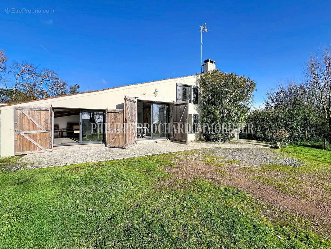 Maison 125 m² à Avrille  - photo 6