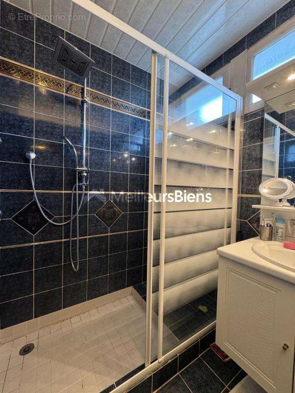 Appartement à LES PAVILLONS-SOUS-BOIS