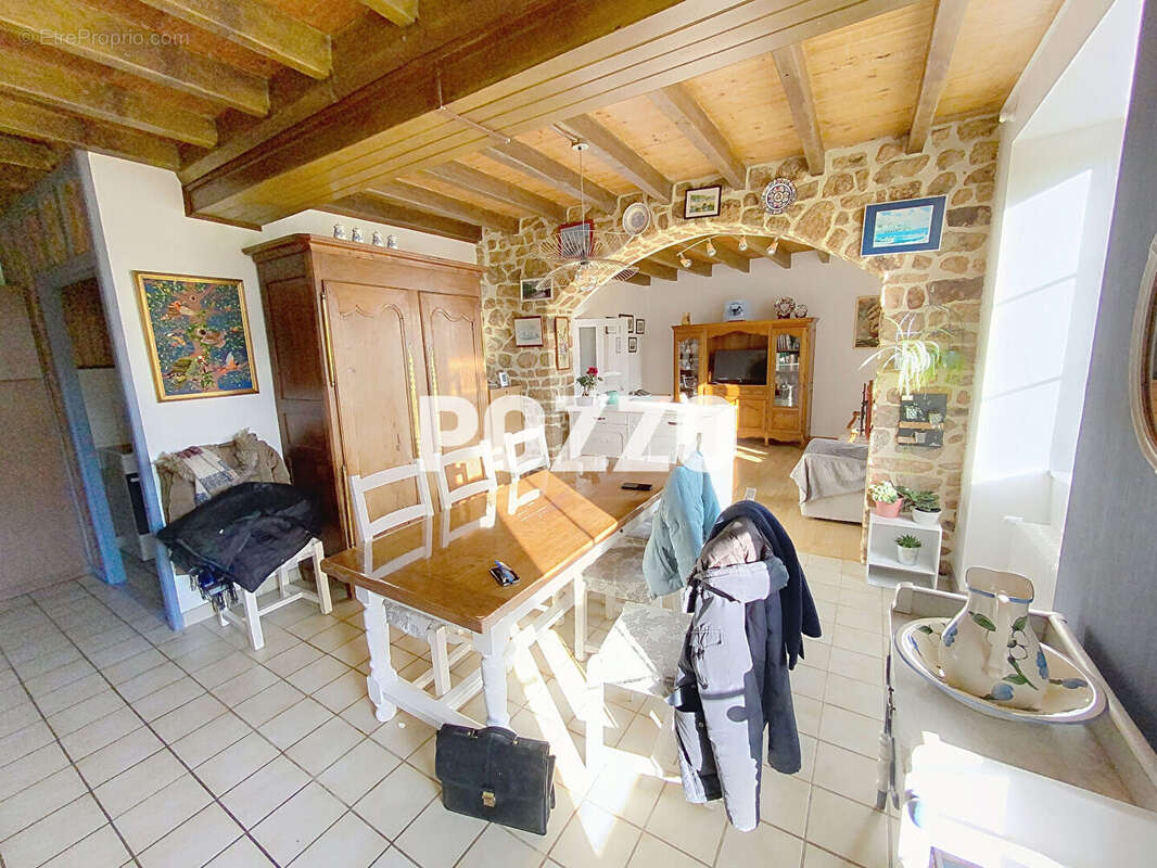 Maison à FOUGEROLLES-DU-PLESSIS