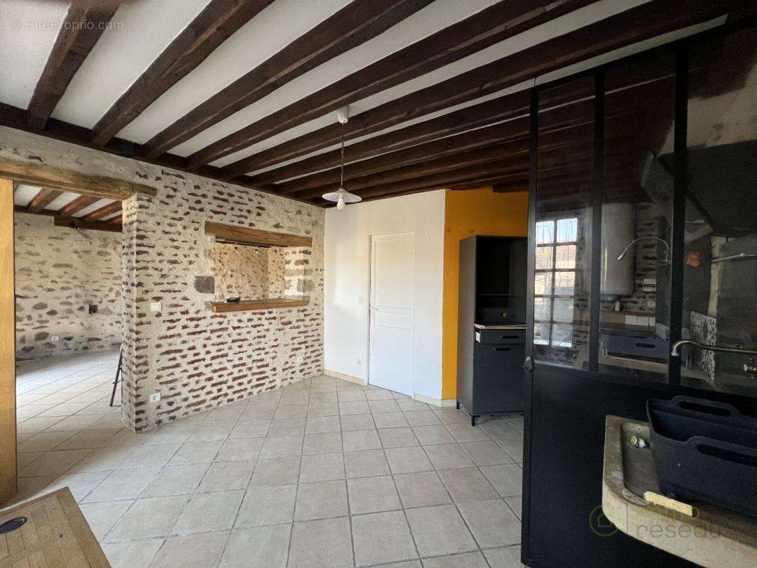Maison à THIERS-SUR-THEVE