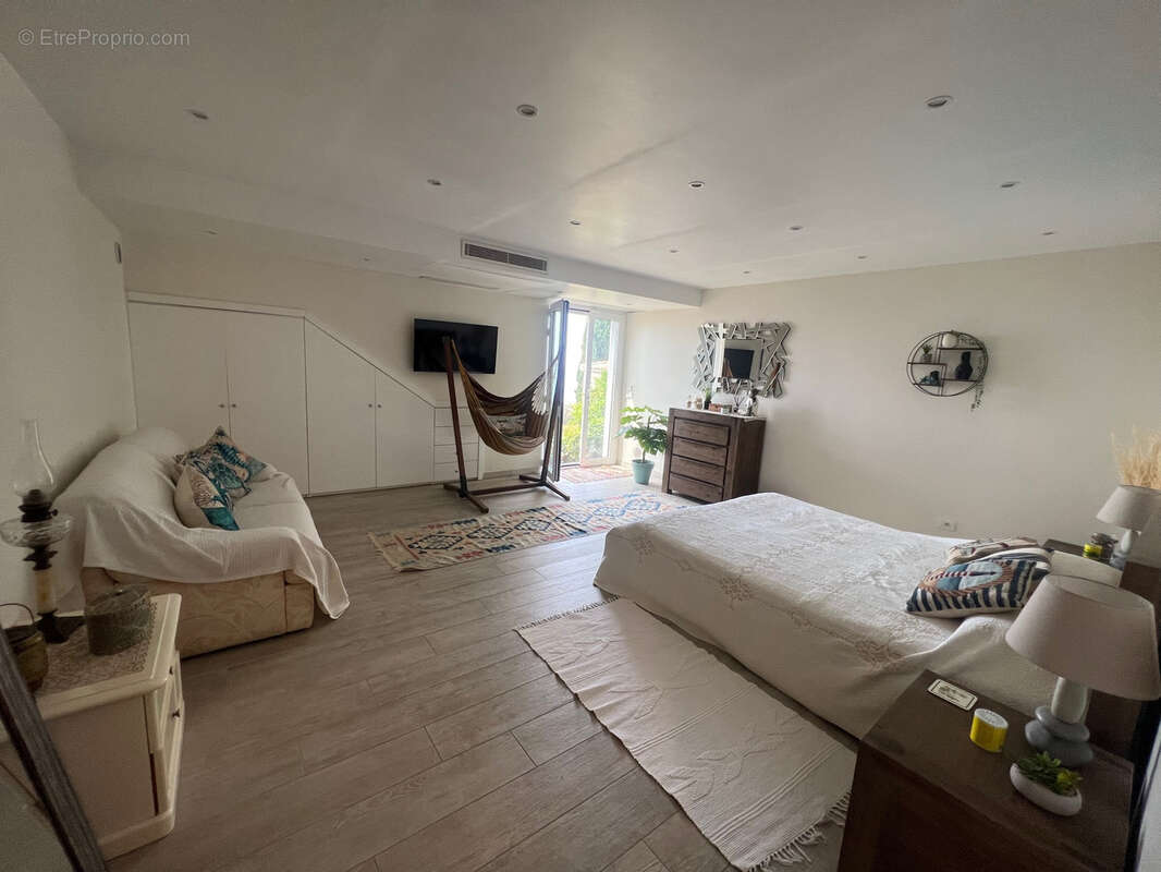 Exclusivite- domaine privé avec piscine sur menton garavan- villa jumelee  t5/6 sur 3 niveaux, terrasses, jard - photo 4