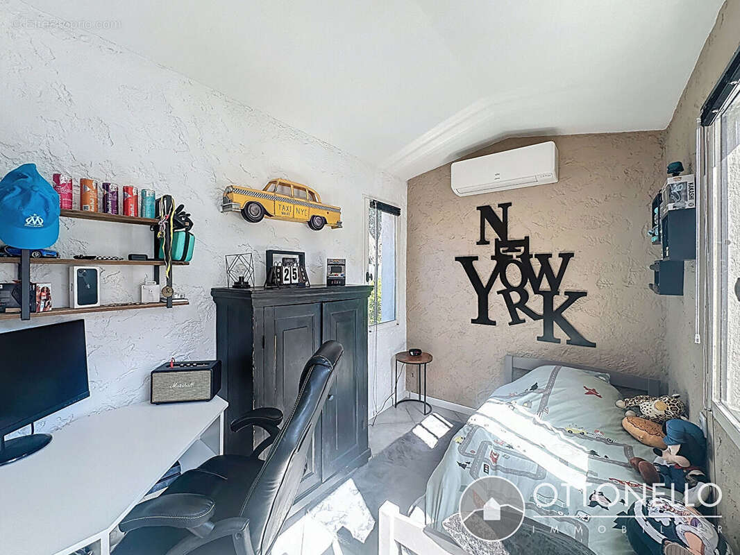 Maison à ROQUEBRUNE-SUR-ARGENS