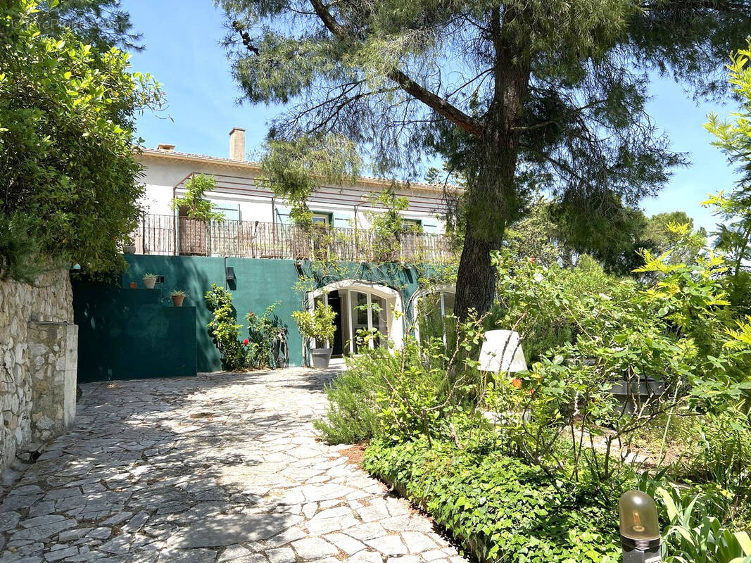 Maison à SAUVETERRE