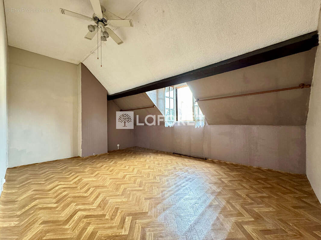 Maison de ville - 3 chambres - jardin - garage (2 voitures) - cave - photo 6