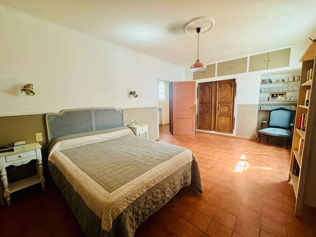 Maison ISTRES T4 de 200m² avec dépendance - photo 8