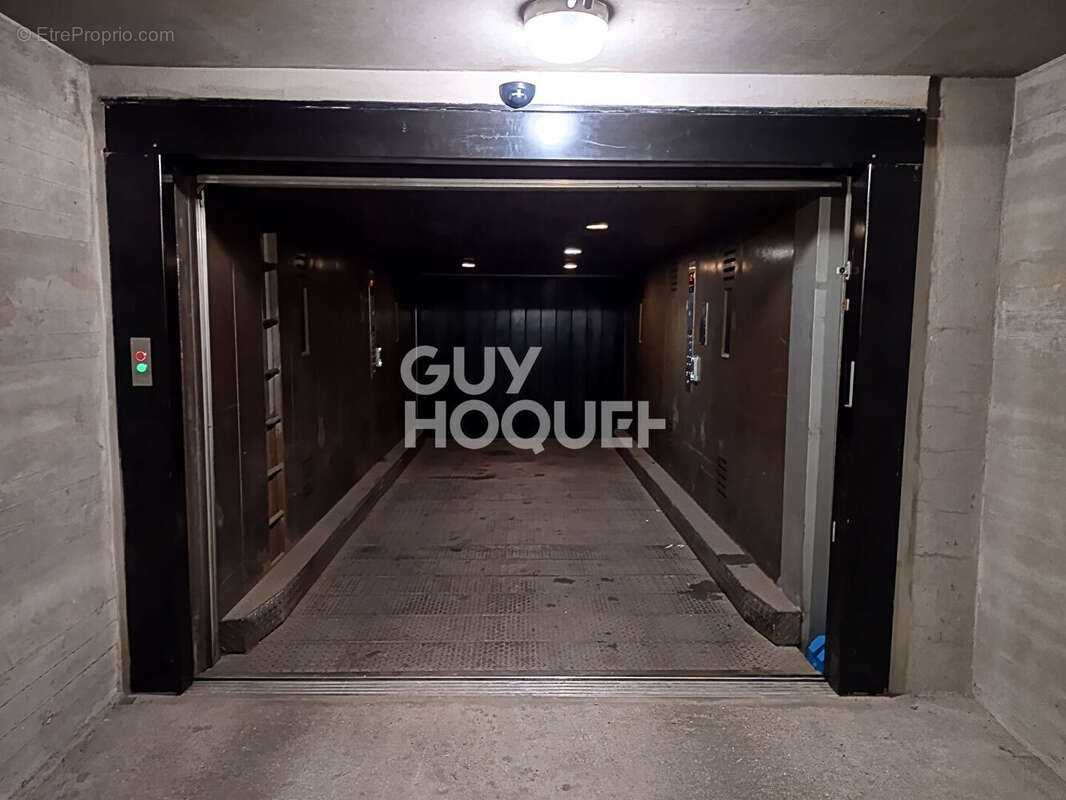 Parking à PARIS-3E