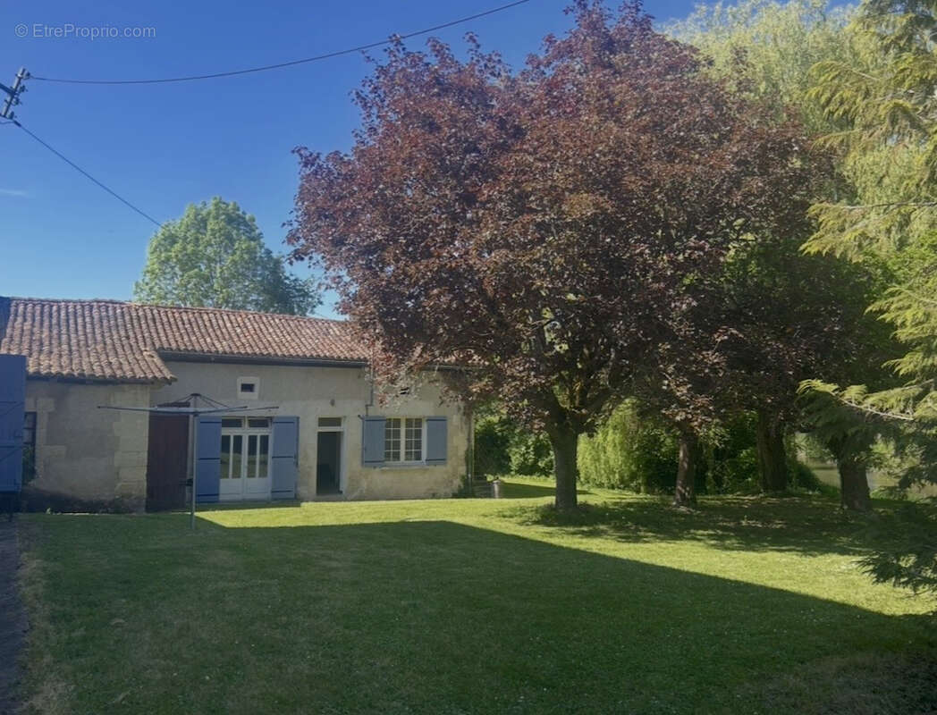 Maison à AUBETERRE-SUR-DRONNE