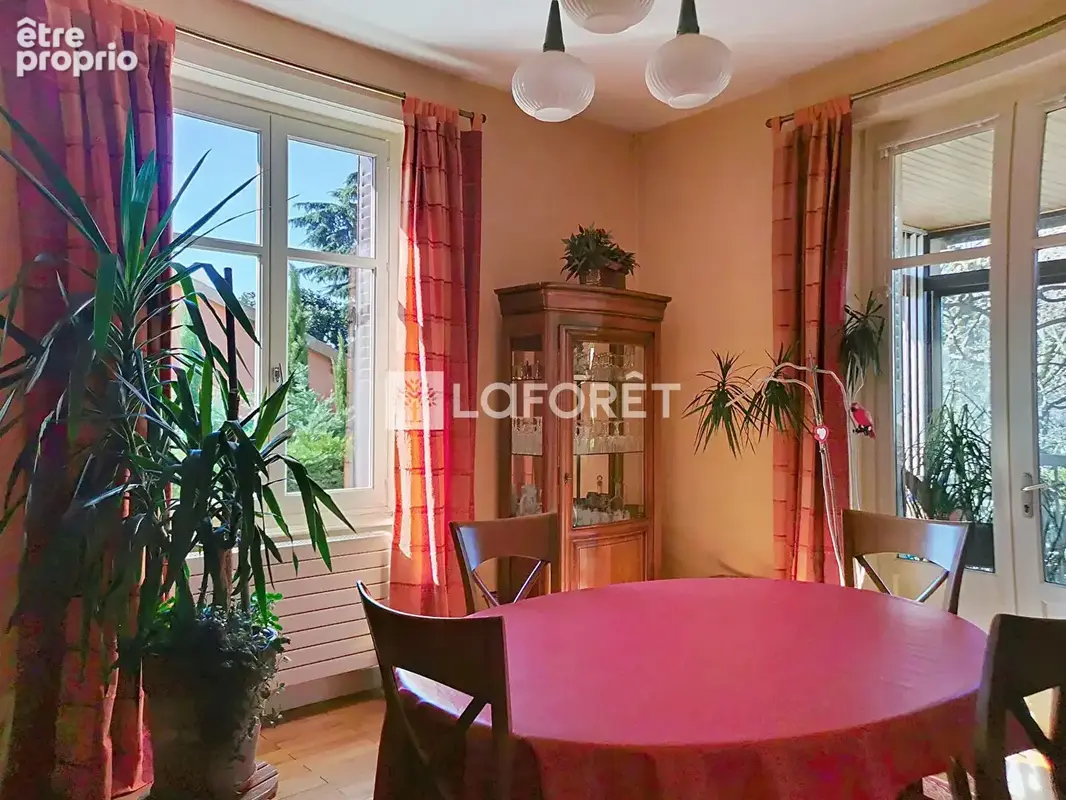Maison Neuville Sur Saône 7 pièces 137 m2, Élégante maison familiale avec jardin, à deux pas du centre - photo 4