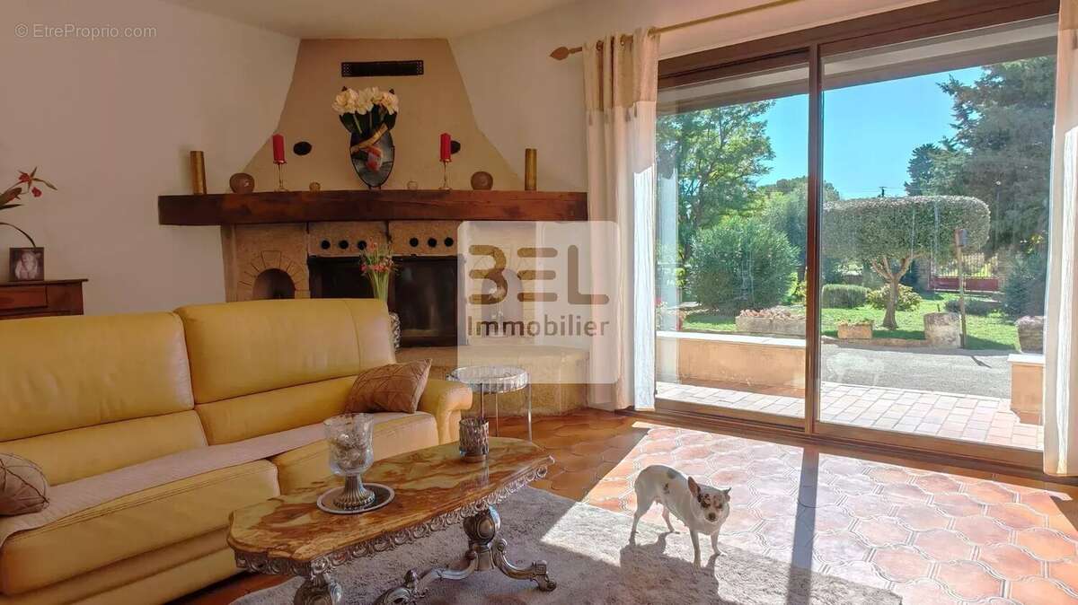 Maison à CAMARET-SUR-AIGUES