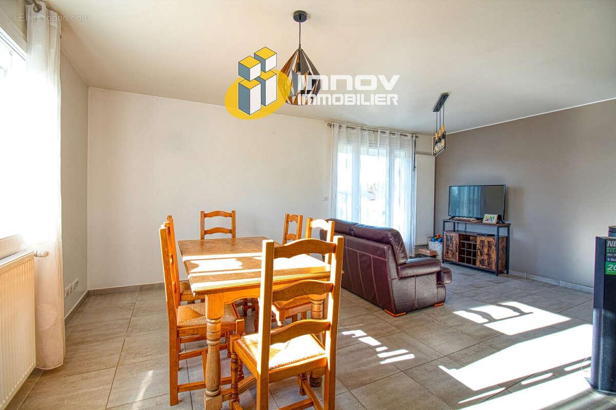 Maison à L'ABERGEMENT-DE-CUISERY