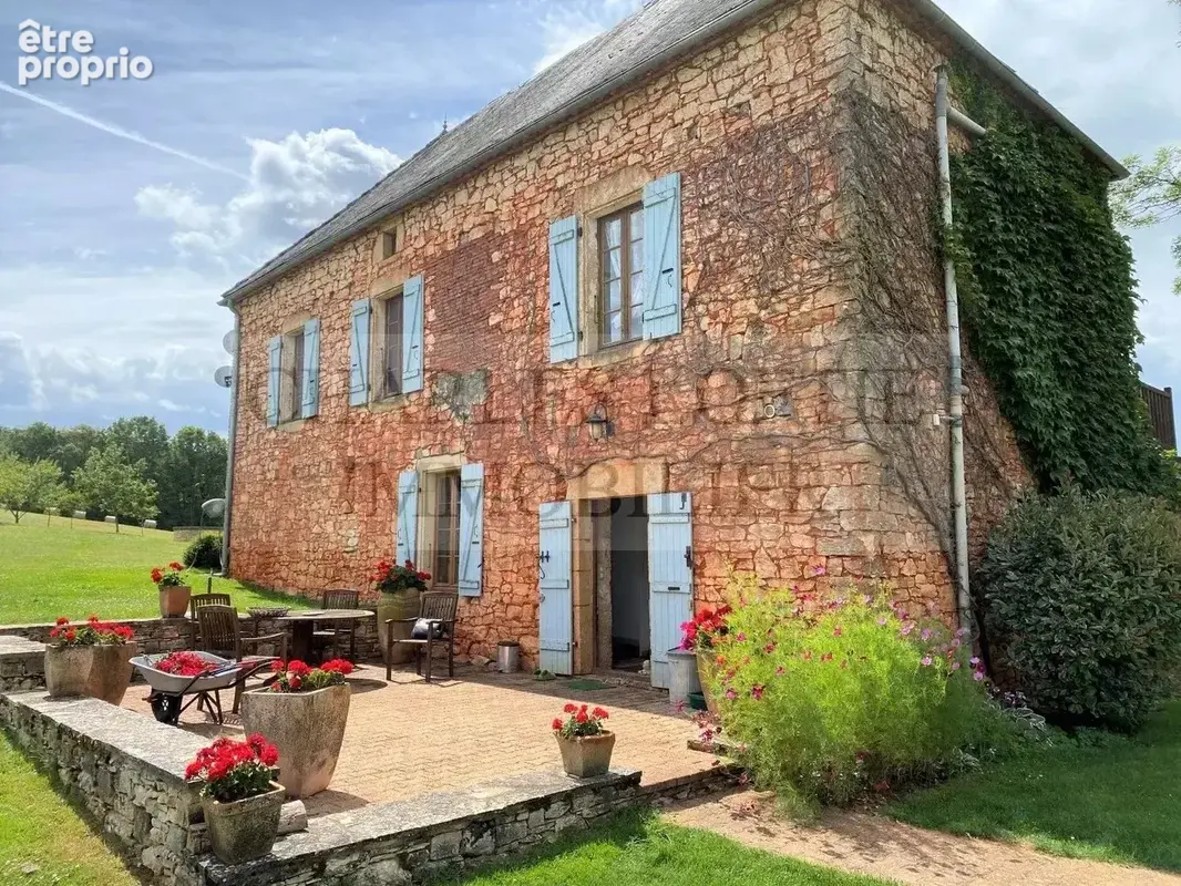 Superbe ensemble avec maison, gîte et piscine implanté au coeur de ses 12 hectares - photo 2