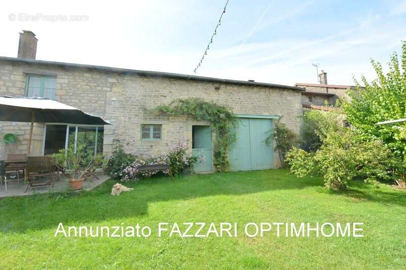 Maison à LUZY-SAINT-MARTIN