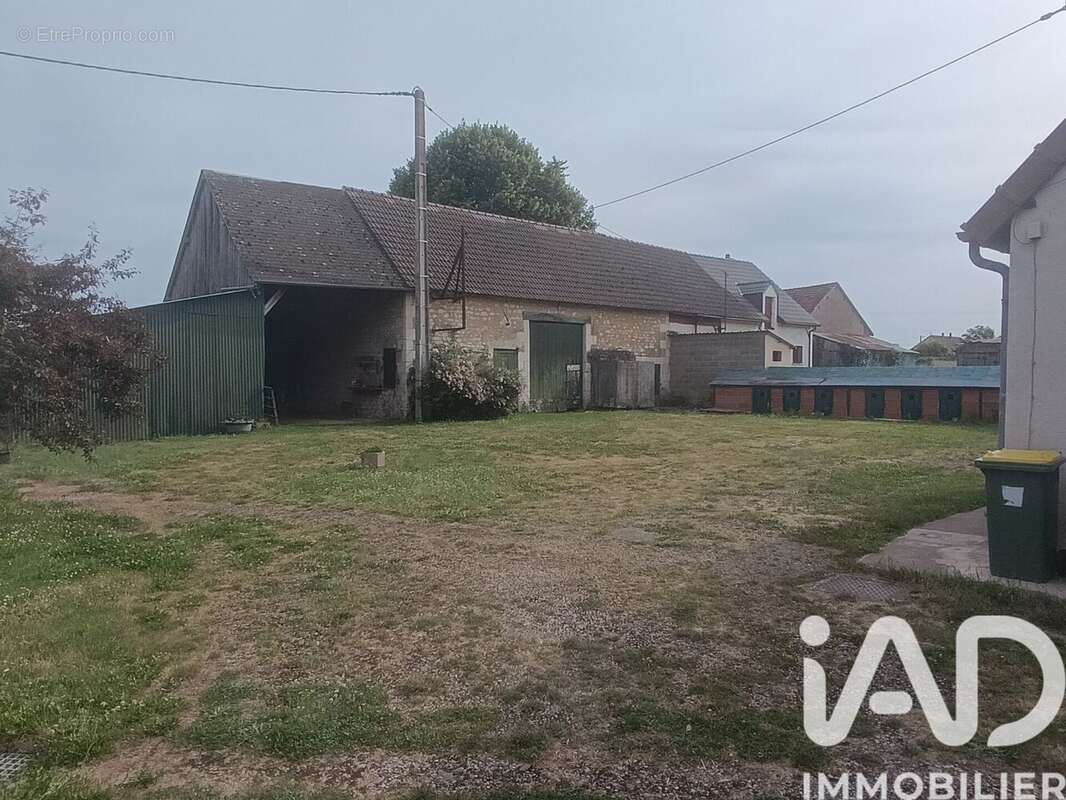 Photo 2 - Maison à LUCAY-LE-MALE