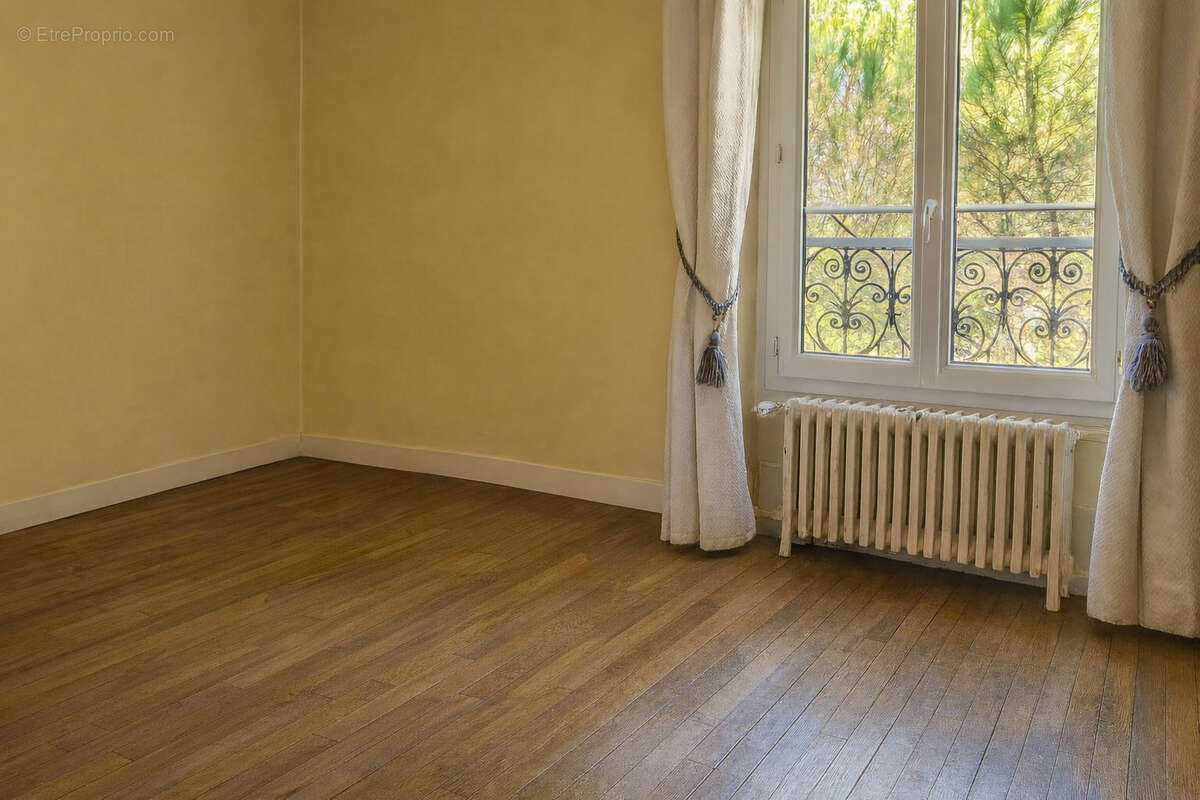 Maison à MANDRES-LES-ROSES