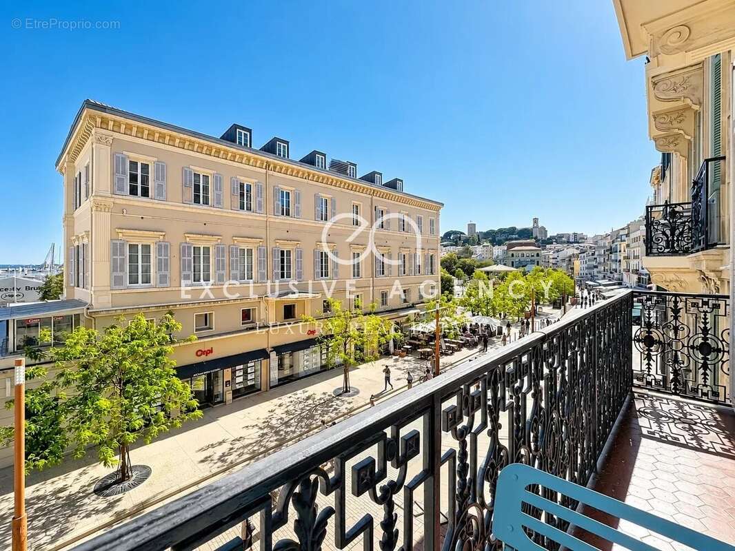 Cannes centre – superbe appartement 2 pieces vue mer & port – fort potentiel - photo 2
