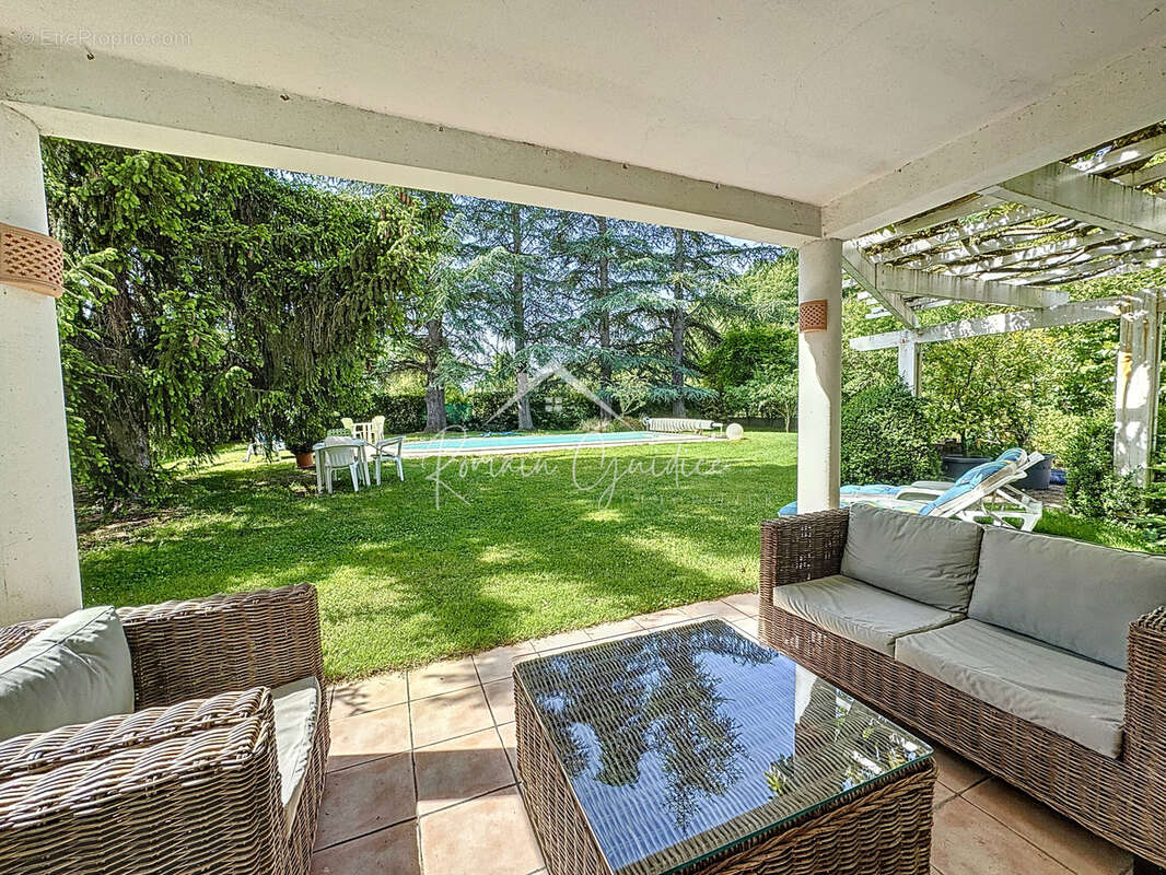 Maison à SAINT-GEORGES-DE-LUZENCON