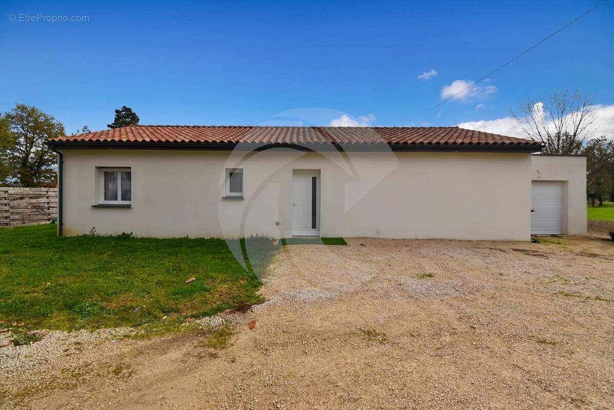 Maison à NEGREPELISSE