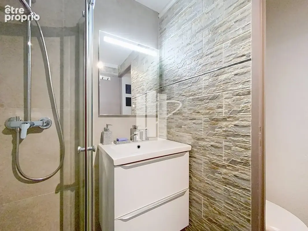 Boulouris - dernier étage - appartement rénové avec mezzanine et garage - photo 5