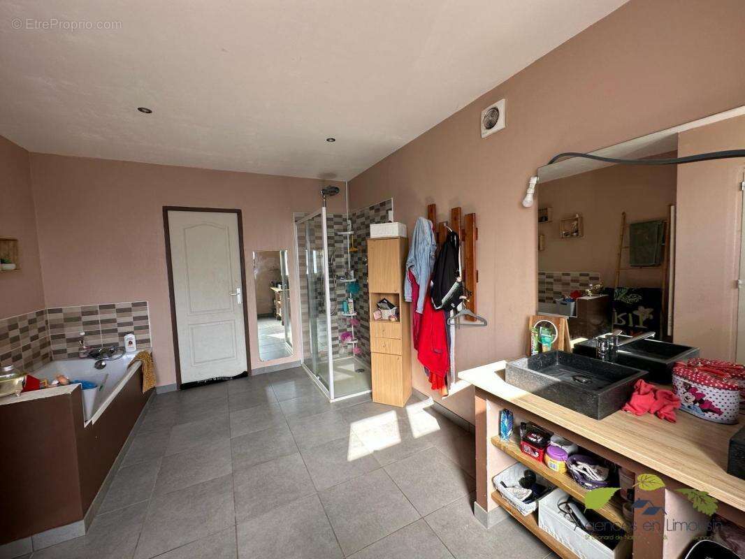 Maison à SAINT-AMAND-LE-PETIT