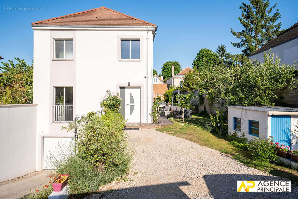 Maison Le Mesnil Le Roi 6 pièce(s) 143 m2  - 4 chambres - photo 17