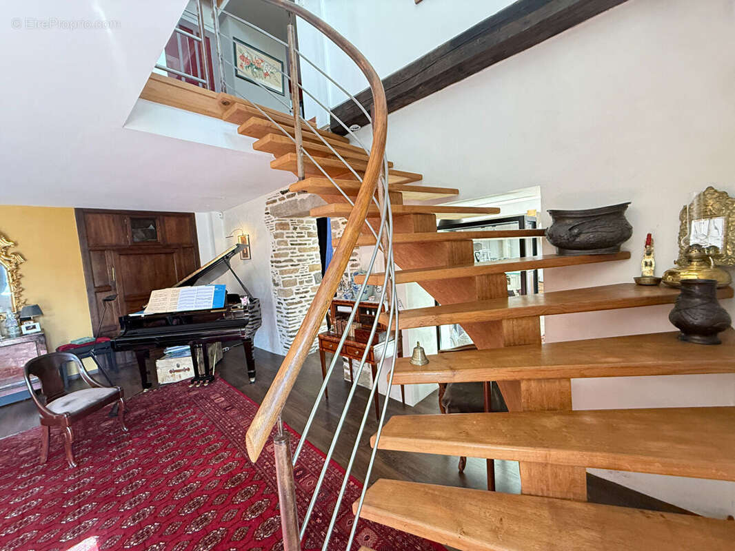 Maison à LANGROLAY-SUR-RANCE