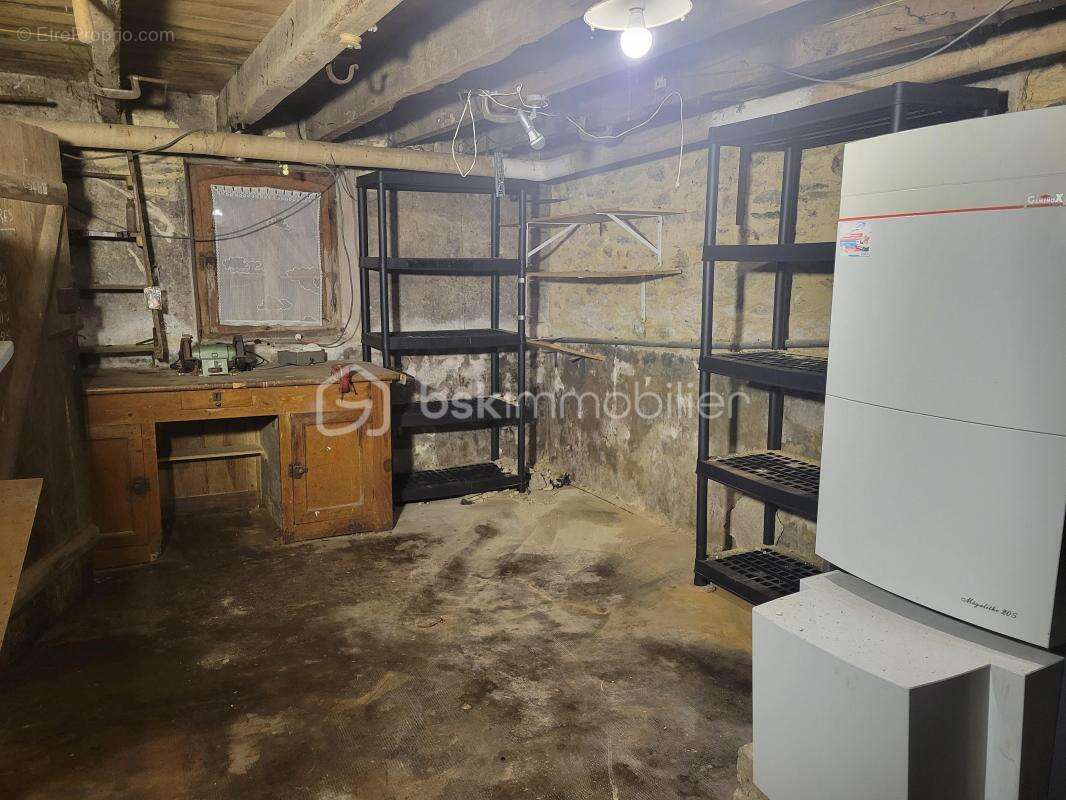 Maison de ville - beau potentiel - classe énergétique G - photo 17