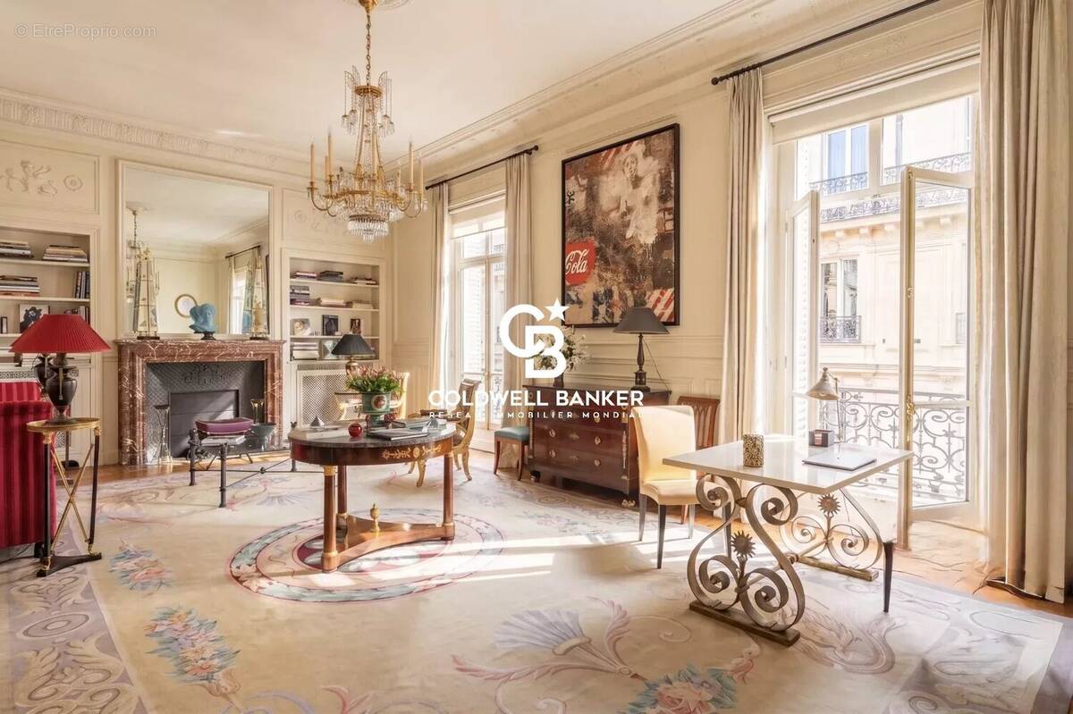 Appartement à PARIS-16E