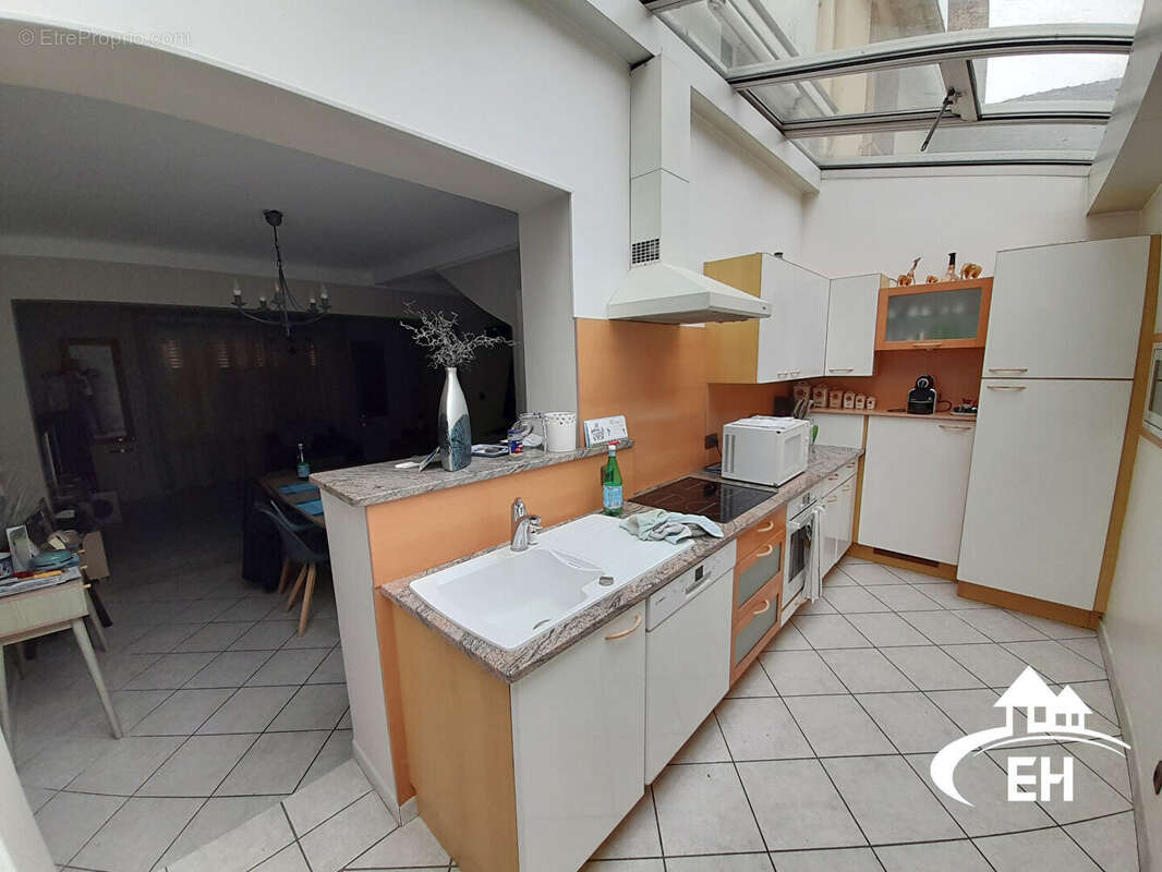Ensemble immobilier - maison et batiment - photo 3