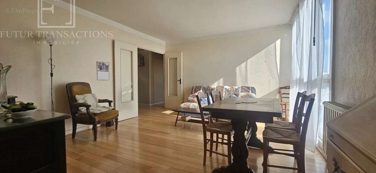 Appartement à COLOMBES