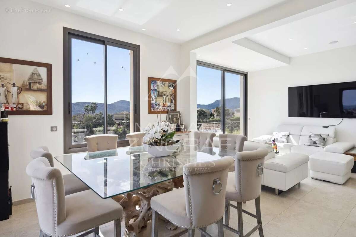 Maison à MANDELIEU-LA-NAPOULE