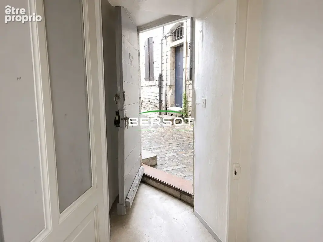 Appartement T3 de 85 m² en rez-de-chaussée - photo 2