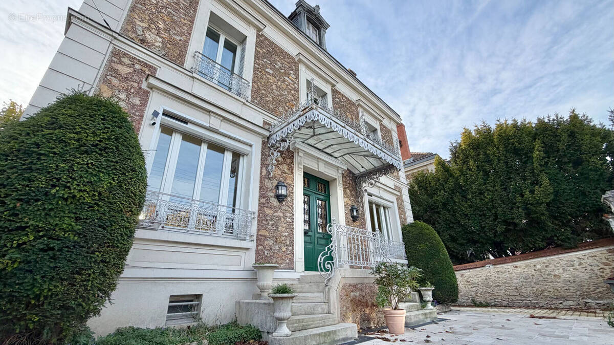 Maison à CORBEIL-ESSONNES