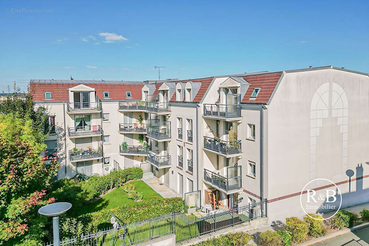 Appartement à LES CLAYES-SOUS-BOIS