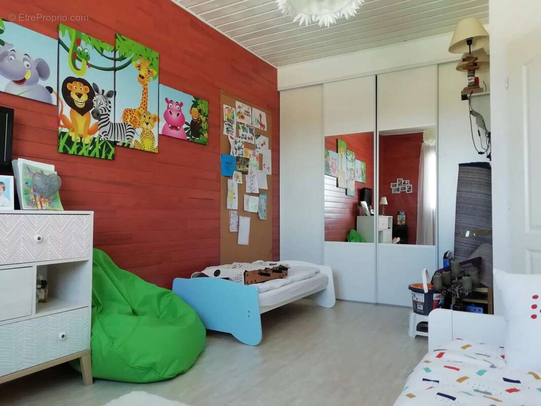 Maison à BRIZAMBOURG