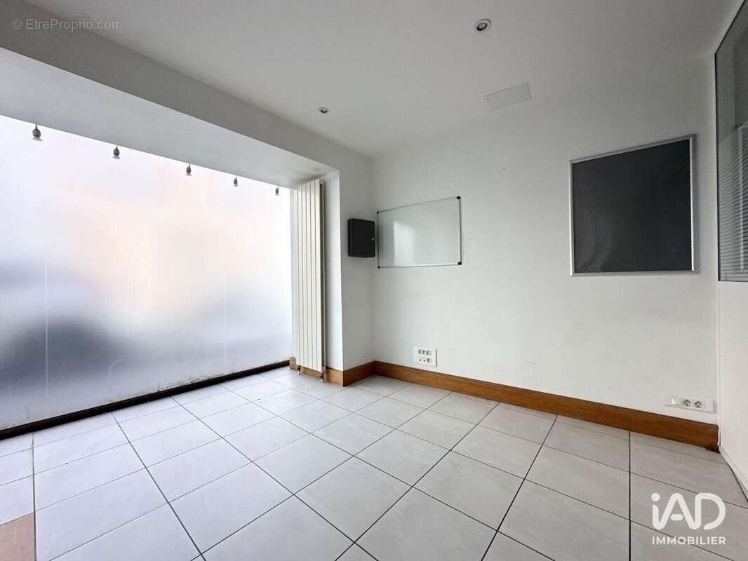 Photo 9 - Commerce à TRAPPES