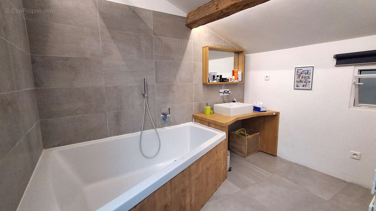 Appartement à ROQUEVAIRE