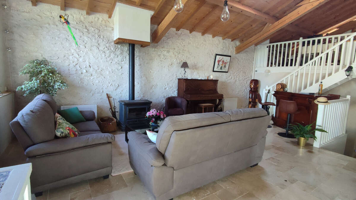 Maison à MONTAIGU-DE-QUERCY