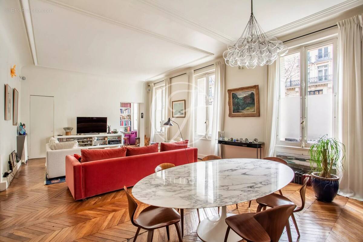 Appartement à PARIS-17E