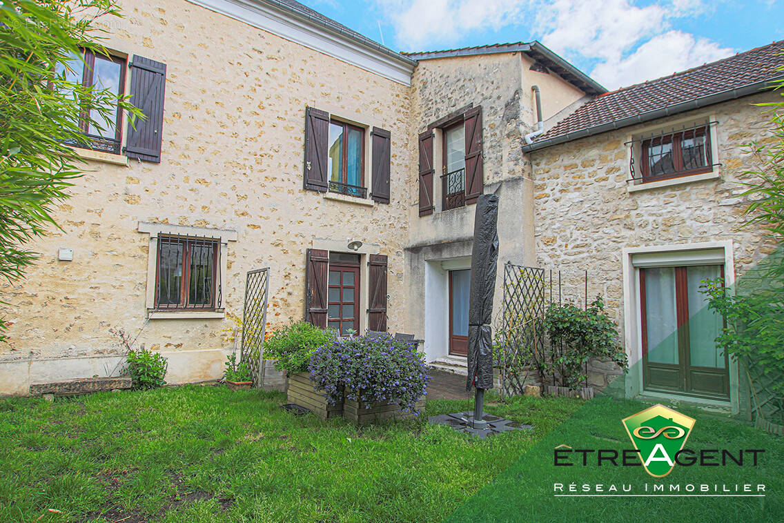 Maison à OINVILLE-SUR-MONTCIENT