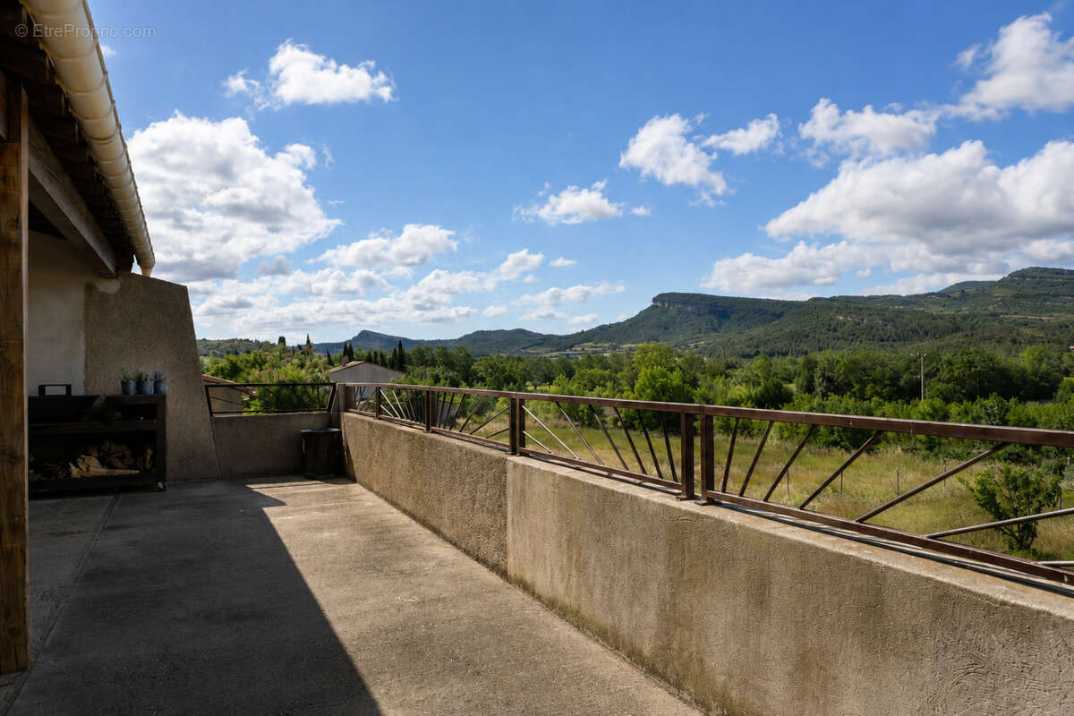 Maison familiale rénovée avec vue panoramique, terrasse et double garage   Serviès-en-Val - photo 4