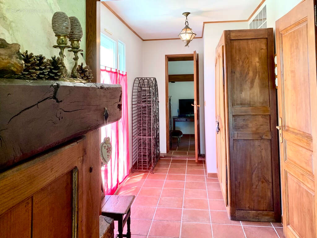 Maison plain-pied avec piscine, dépendance et double garage à proximité directe de Cahors - photo 11